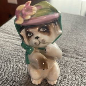 Ceramic kitty w/hat